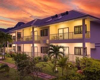 Creole Breeze Self Catering Apartments - Victoria - Building