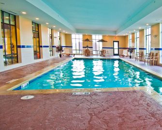 Hampton Inn & Suites Elk City - Elk City - Piscina