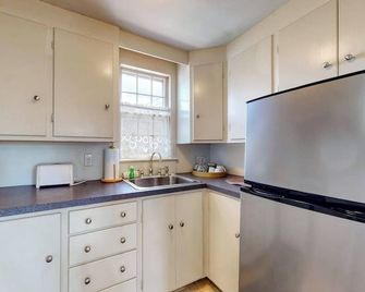 Lovely studio w/full kitchen/free WiFi- next to river/antique shops/restaurants - Wiscasset - Kitchen
