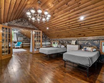 Hyland Woods (Dog-Friendly) - Baxter - Bedroom