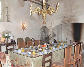 Manoir du Plessis au Bois - Vauciennes - Dining room