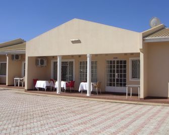 Lusaka Mosi-O-Tunya Executive Lodge - Lusaka - Building