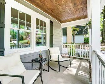 Charming Getaway on the Greenway! - Fort Mill - Terasa