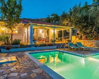 Villa Tassoula - Αλόννησος - Πισίνα