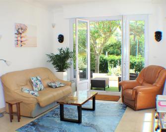 Villa 5 minutes walk from the beaches, heated pools, near pine forest. - Anglet - Wohnzimmer