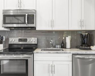 Casa Ybor Apartments on 7th Ave - Tampa - Kitchen