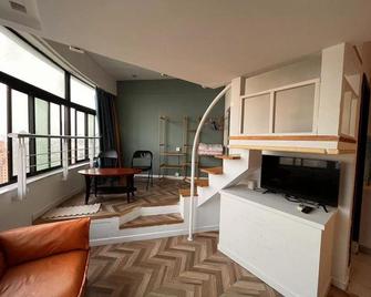 Mayson Shanghai Bund Serviced Apartment - Shanghai - Living room