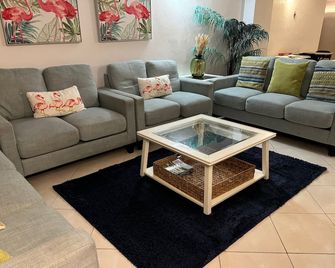 Emerald Shores Hotel - Daytona Beach - Daytona Beach - Olohuone