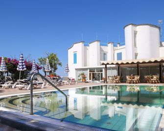 Hotel Loreley - איסקיה - בריכה