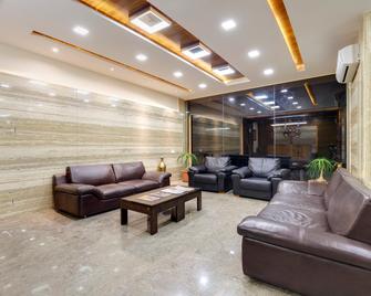 Hotel Silver Oak Near Ambabai Temple Kolhapur - Kolhapur - Lobby