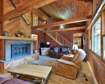 Namekagon Pines Retreat - Cable - Sala de estar