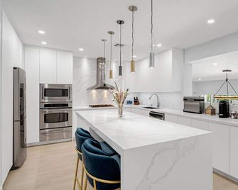 Casa la Miami, Centrally Located w/ Pool & Gym - Miami - Kitchen