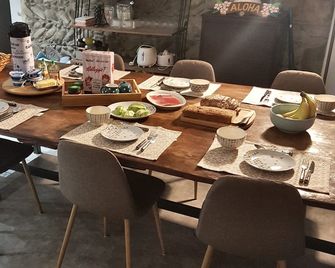 Peyo et Foodie - Herrère - Salle à manger