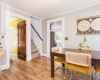 Roc Villa - Park Ave Gem! - Rochester - Dining room