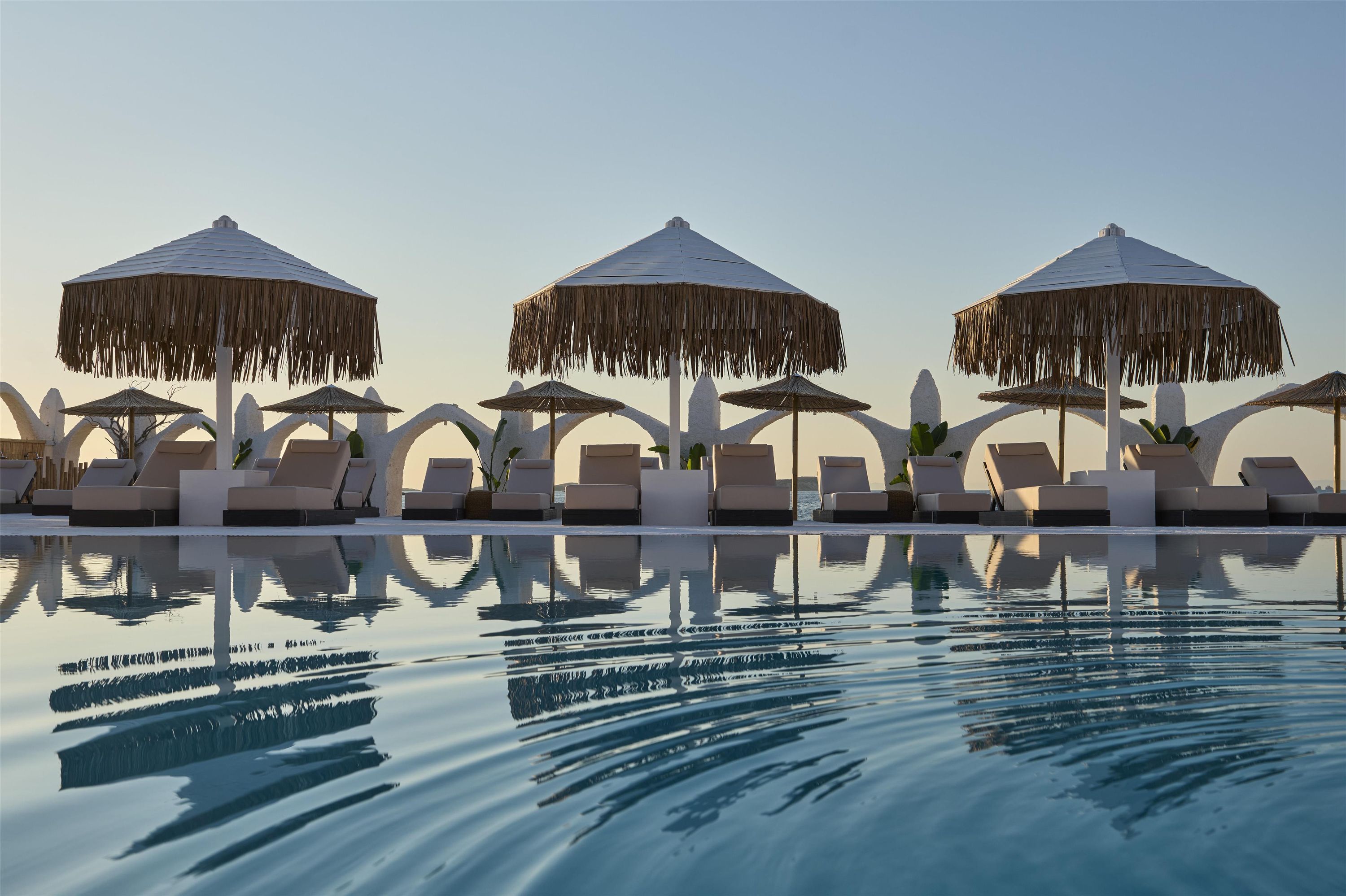 Pounda Resort Paros, a member of Radisson Individuals - פונדה - בריכה