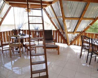 Auberge De La Cigogne - Port Au Prince - Restaurang