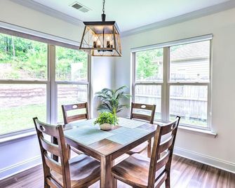 Clean Family-Friendly Getaway With Bonus Game Room! - Calera - Їдальня