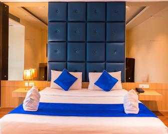 The Contour Hotel - Guwahati - Bedroom