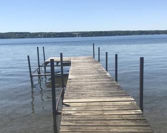 Spacious Lakefront Home for Large Groups, 2 Acres, Central AC, Kayaks, Boat Dock - Auburn