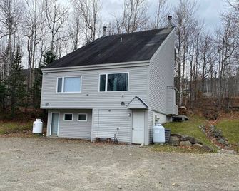 Condo near wiffletree chairlift! - Carrabassett Valley - Building