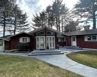 Captains View - Kodiak - Building