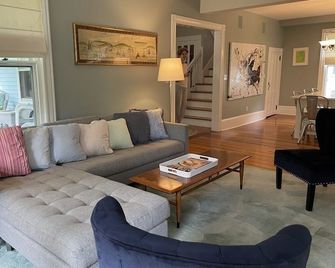 Modern Victorian Walk to Main Street - Great Barrington - Sala de estar