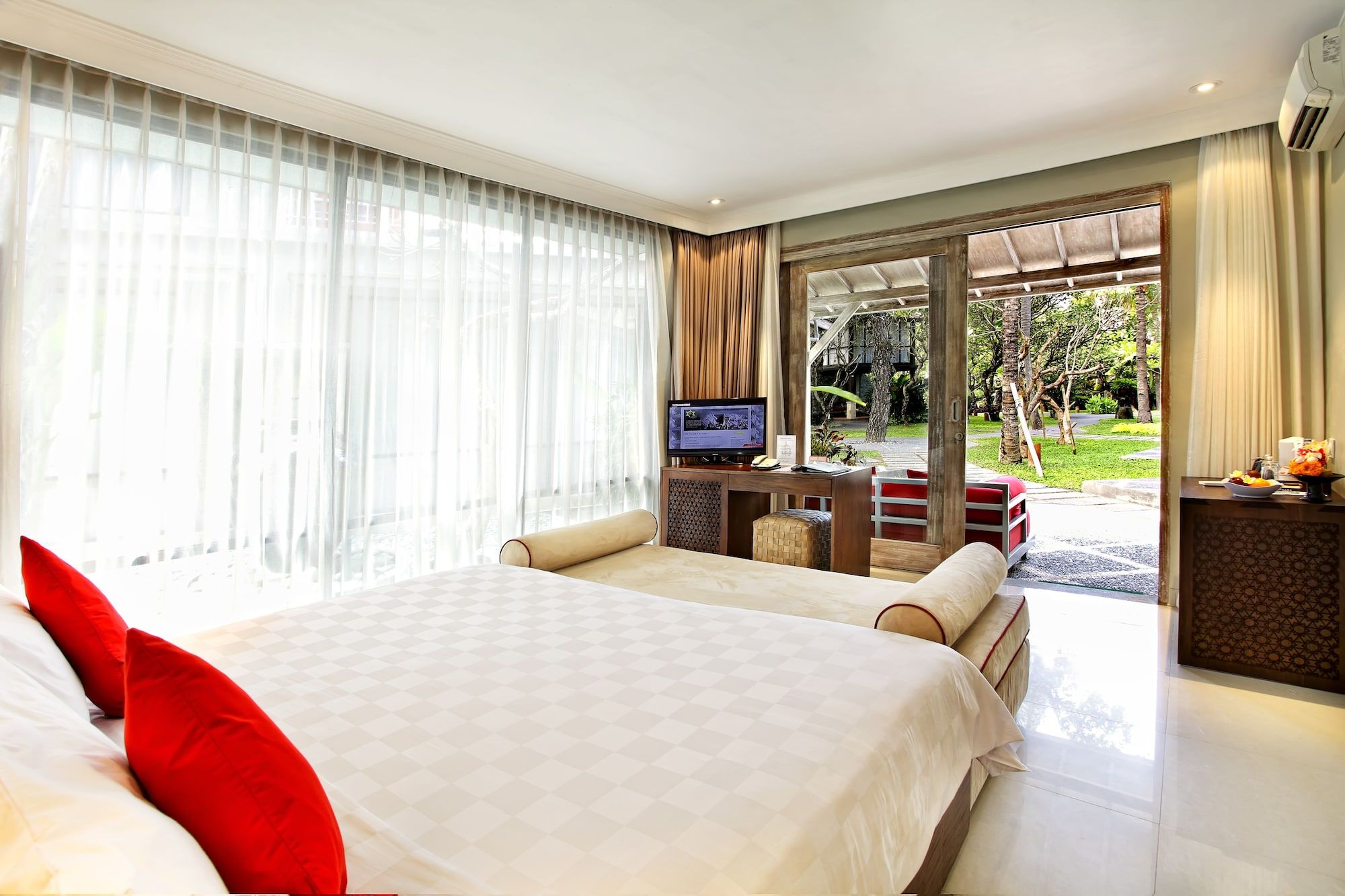 Segara Village Hotel - דנפסאר