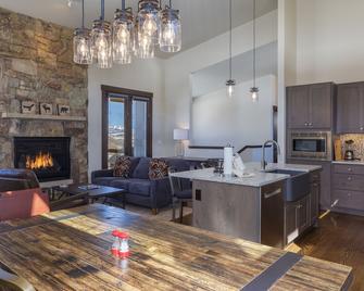 Brand New Home, Modern Design & High-End Finishes Throughout, Free Wifi - Silverthorne - Eetruimte