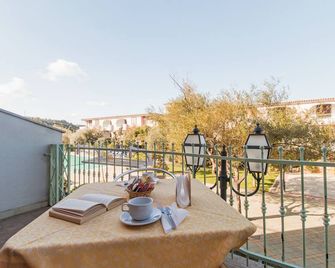 Albergo Residenziale Gli Ontani - Cala Liberotto - Balkon