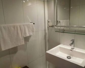 Hotel Kranenturm - Bacharach - Badkamer