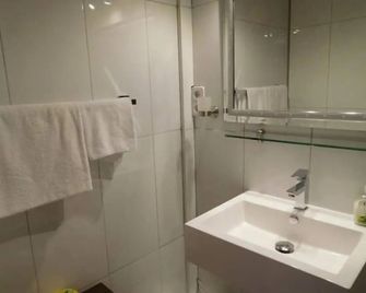 Kranenturm hotel - Bacharach - Badkamer