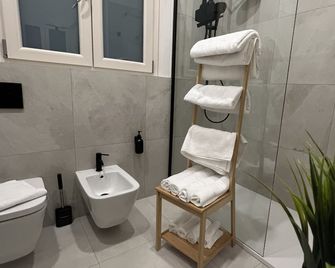 Happy Family Apartments Luna - Genoa - Bathroom