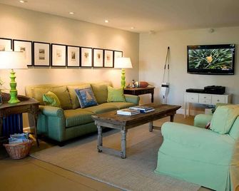 Amazing Views, and Comfortable Spaces in this Well Appointed Island Home - Bailey Island - Sala de estar