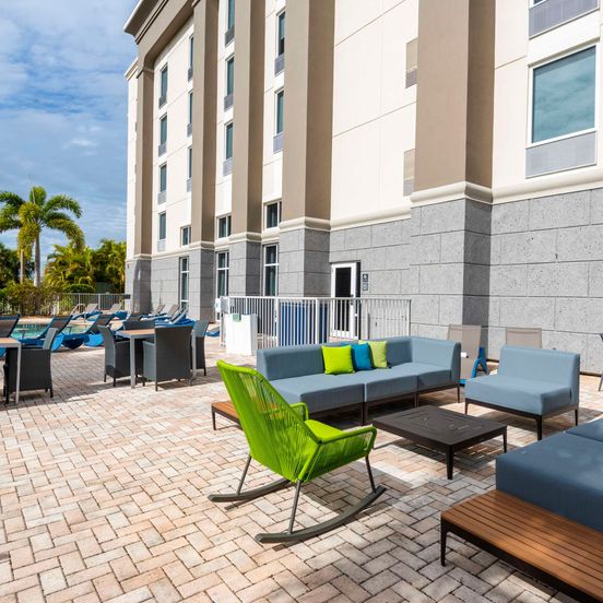 Patio view of Hampton Inn & Suites Fort Myers-Colonial Blvd.
