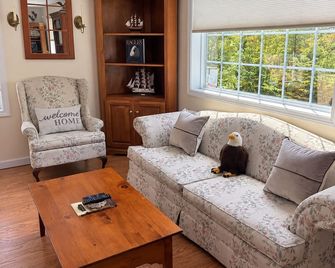 The Eagles Wing at The Chm - Private Apartment - Dover - Soggiorno