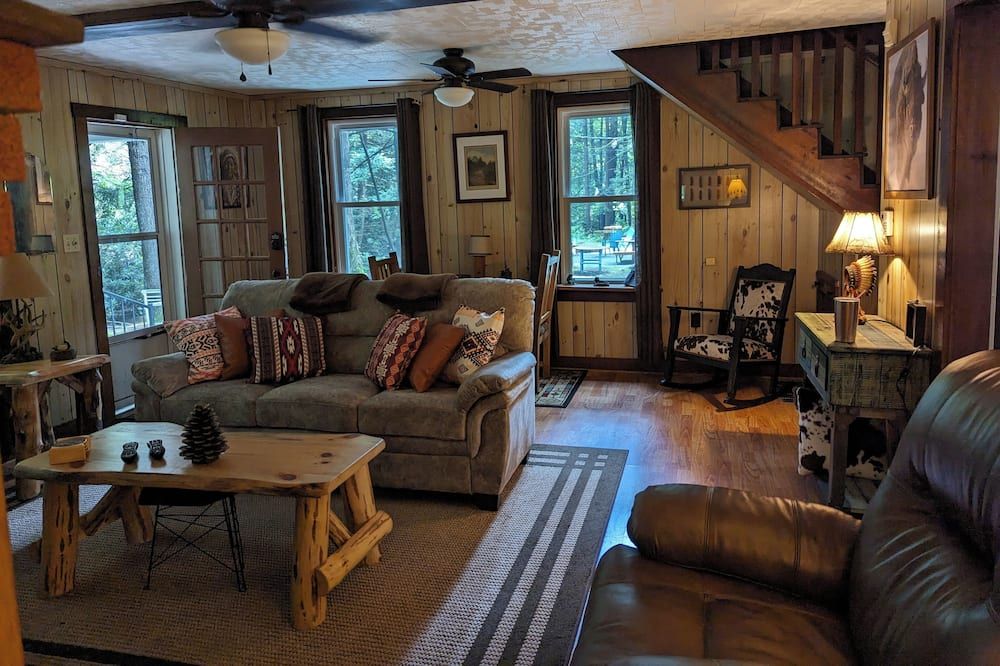 Montgomery Run cabin located in a secluded wooded area close to Clearfield, PA