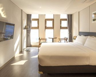 ذا فيرست ستاي هوتل - سيول - غرفة نوم