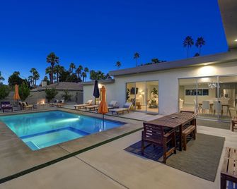 Calle Mod @ Deepwell - Modern Luxury. - פאלם ספירנגס - בריכה