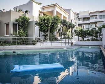 Creta Elena - חאניה - בריכה