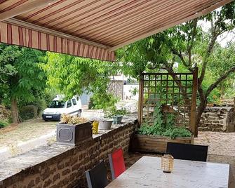 3-star cottage - Getaway with family, friends in a green haven of peace - Saint-Sernin-du-Plain - Patio