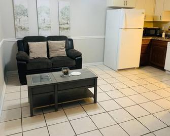 Two-bedroom, one-bathroom efficient apartment near downtown! - Chattanooga