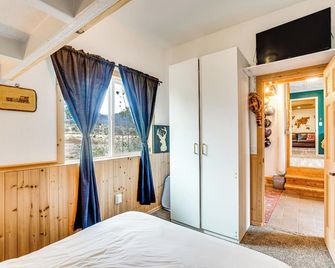 Colorado River Getaway In Parachute Dogs - Parachute