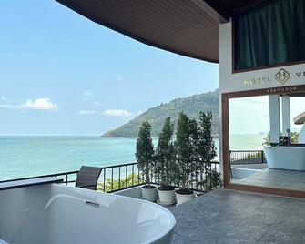 Hotel Villa Aokhanom Beachfront - Khanom - Balcón