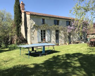 Maison de charme à la campagne - Val-en-Vignes - Patio