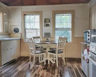 Available summer 2025 - Hillsboro - Dining room