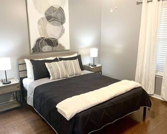 New! Cozy House Near Dogwood & Reservoir - Brandon - Bedroom