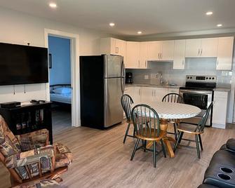 Bayview Cottage Lakeside living at this cozy Westport Cottage. - Westport - Cocina