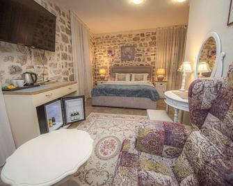 Antika Guesthouse - Kotor - Yatak Odası