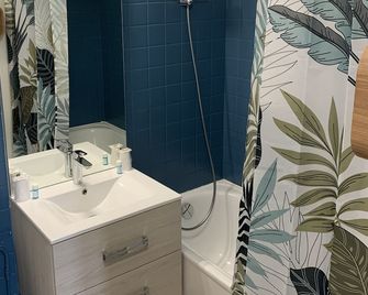 Hotel Le Cosy Riva Bella - Ouistreham - Bad