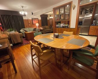 Blackbird Glen Bed and Breakfast, Glenmore, Kelowna, BC - Kelowna - Dining room